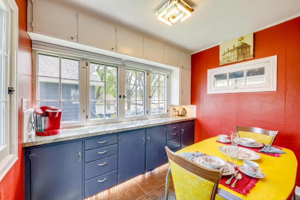 Homey Cottage with Sunroom and Smart TV!